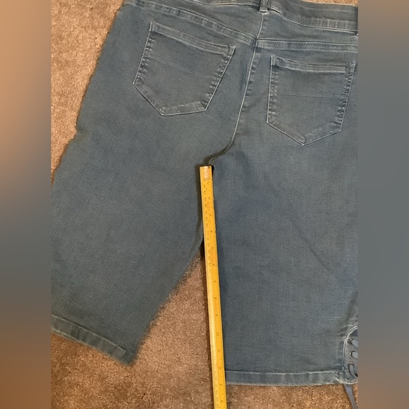 Alia Bermuda Jean shorts 10P - Picture 3 of 5